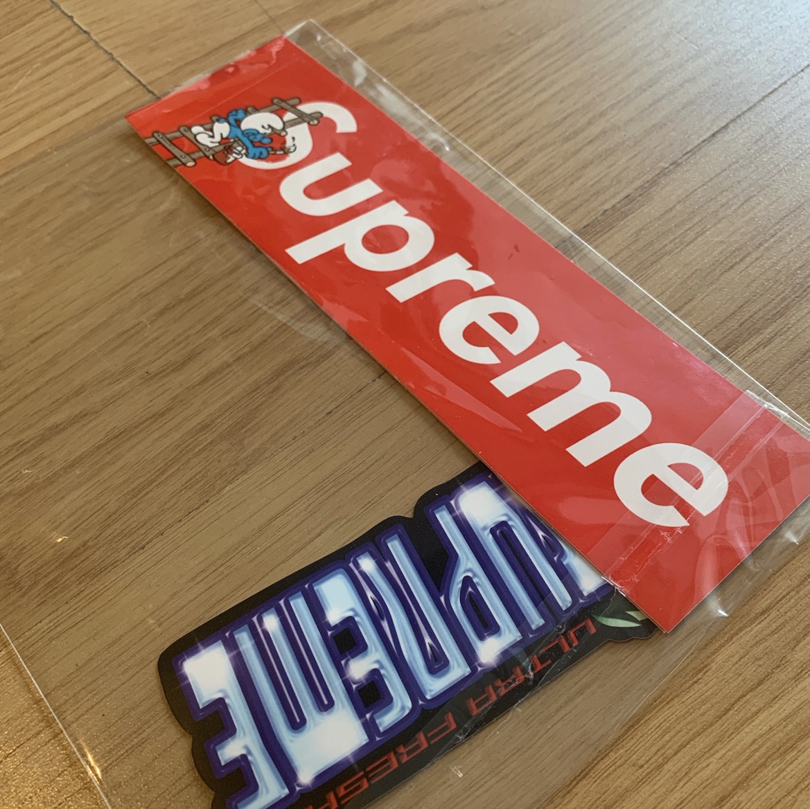 Detail Smurf Box Logo Sticker Nomer 41