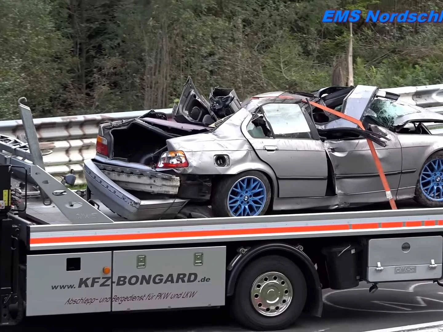 Detail Wrecked Car Pics Nomer 38