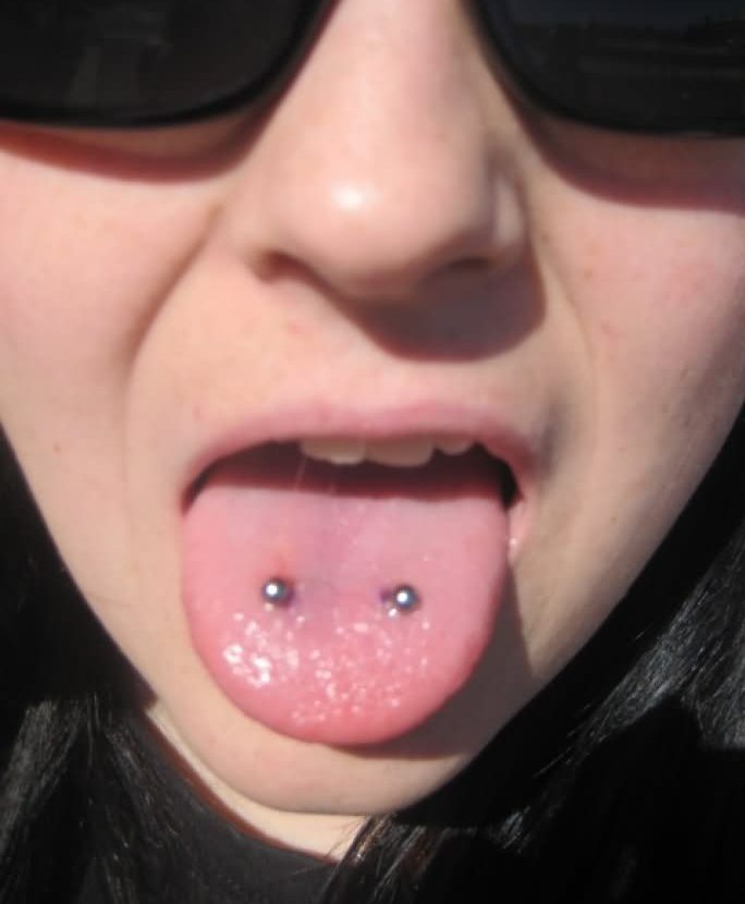 Detail Snake Eyes Tongue Piercing Nomer 36