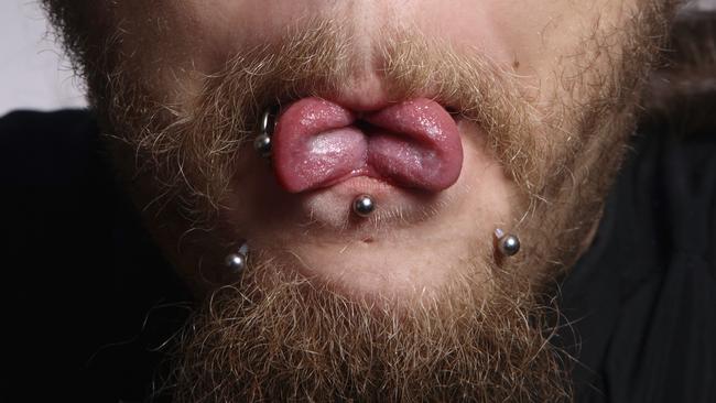 Detail Snake Eyes Tongue Piercing Rings Nomer 55