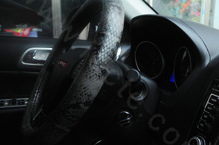 Detail Snake Print Steering Wheel Cover Nomer 56