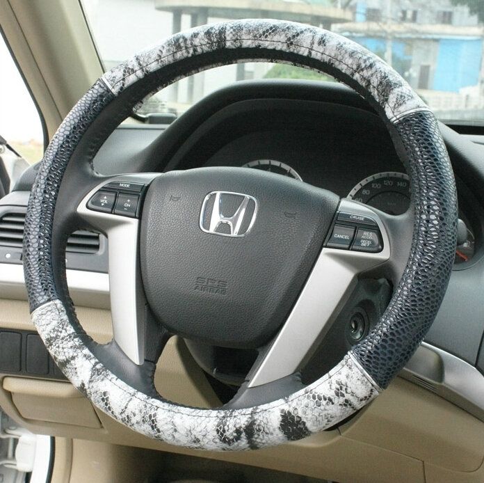 Detail Snake Print Steering Wheel Cover Nomer 8