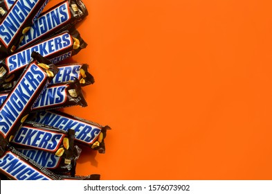 Detail Snickers Background Nomer 4