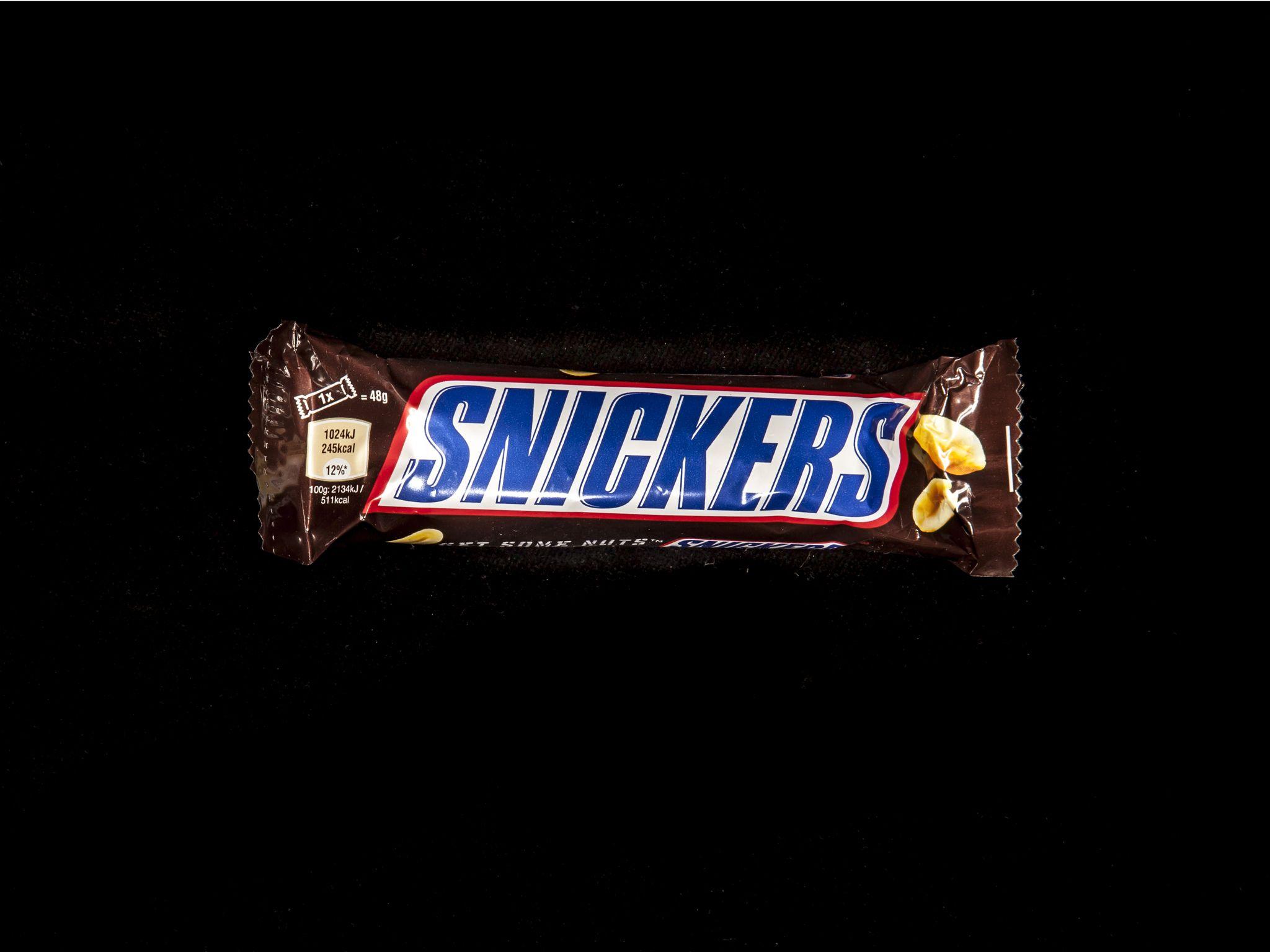 Detail Snickers Background Nomer 5