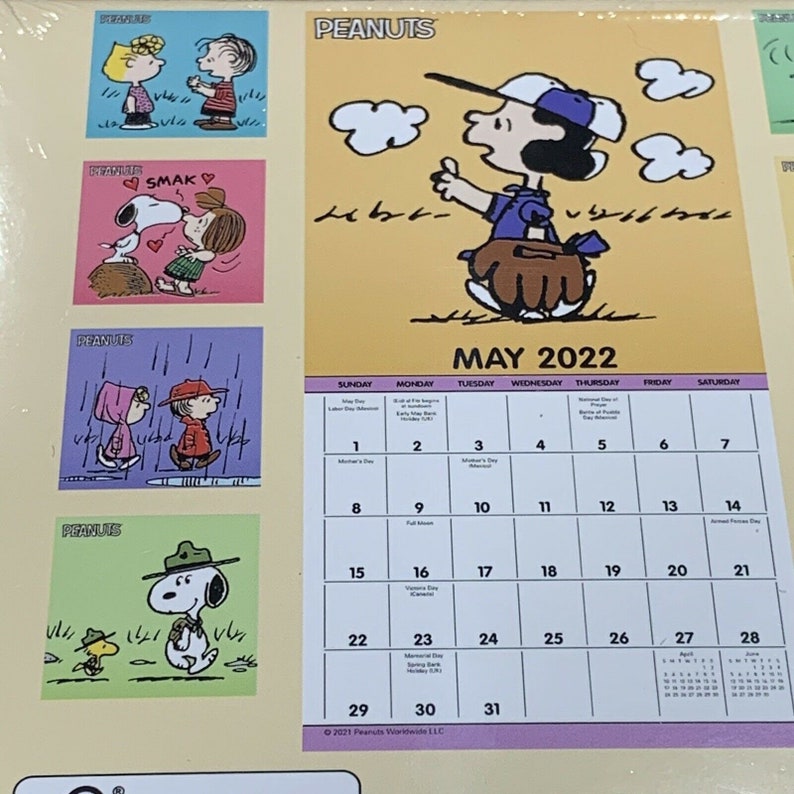 Detail Snoopy 2021 Wall Calendar Nomer 35