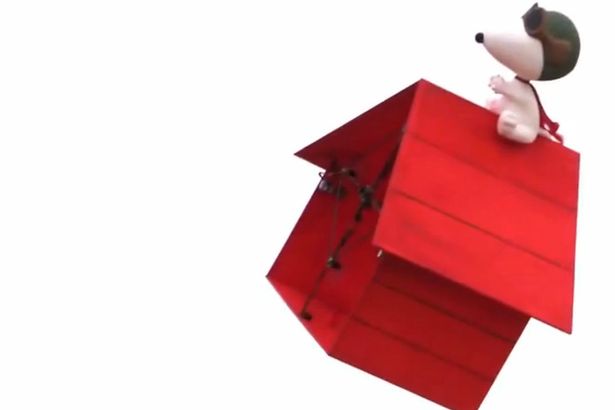 Detail Snoopy Dog House Drone Nomer 39