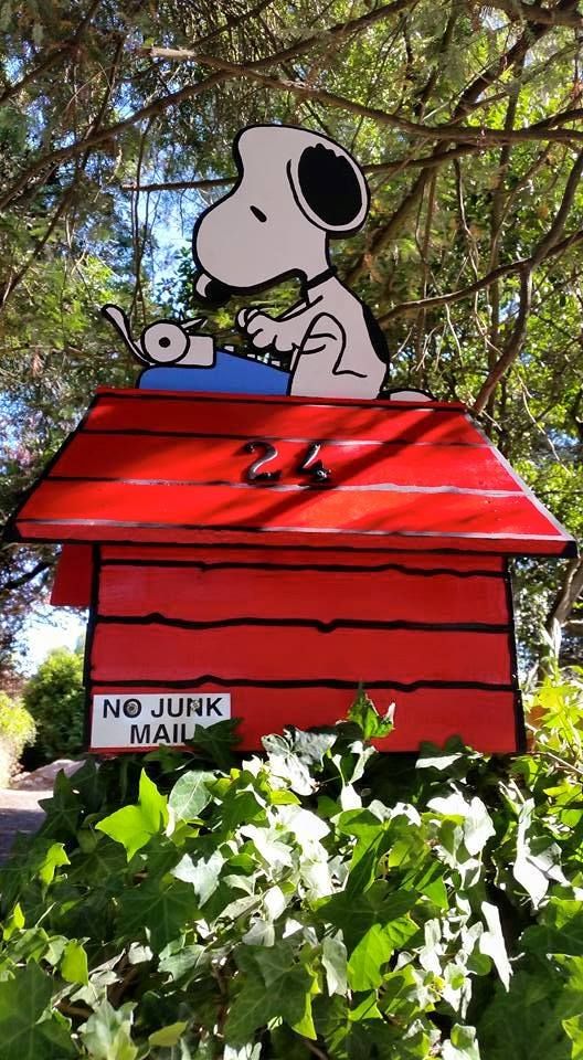 Detail Snoopy Dog House Mailbox Nomer 2