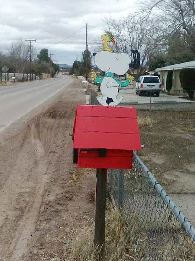 Detail Snoopy Dog House Mailbox Nomer 16