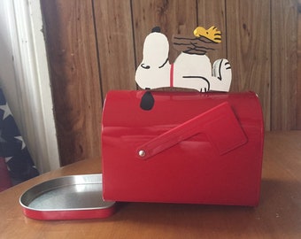 Detail Snoopy Dog House Mailbox Nomer 18