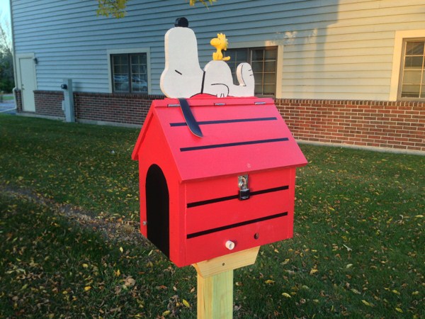 Detail Snoopy Dog House Mailbox Nomer 19