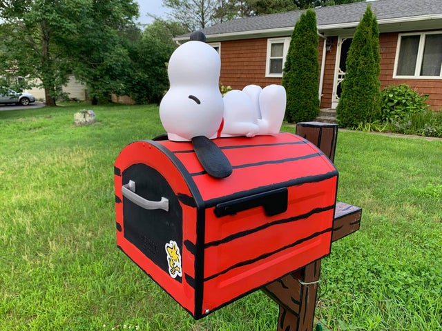 Detail Snoopy Dog House Mailbox Nomer 21