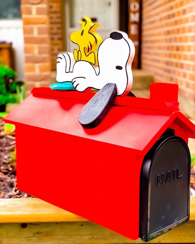 Detail Snoopy Dog House Mailbox Nomer 25
