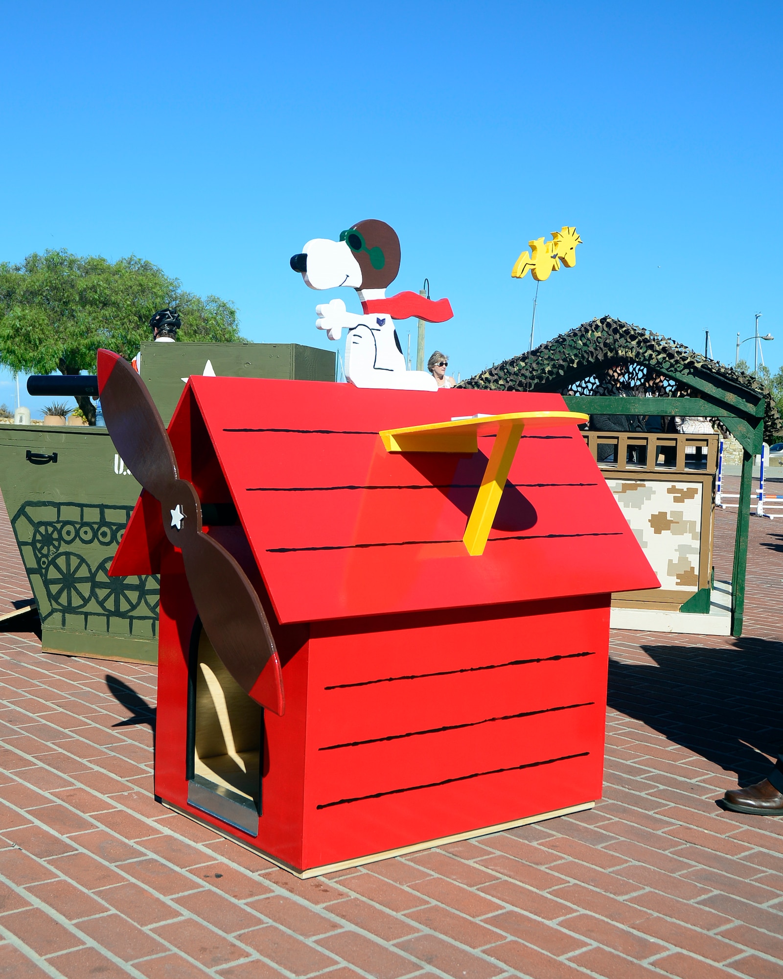 Detail Snoopy Dog House Mailbox Nomer 27