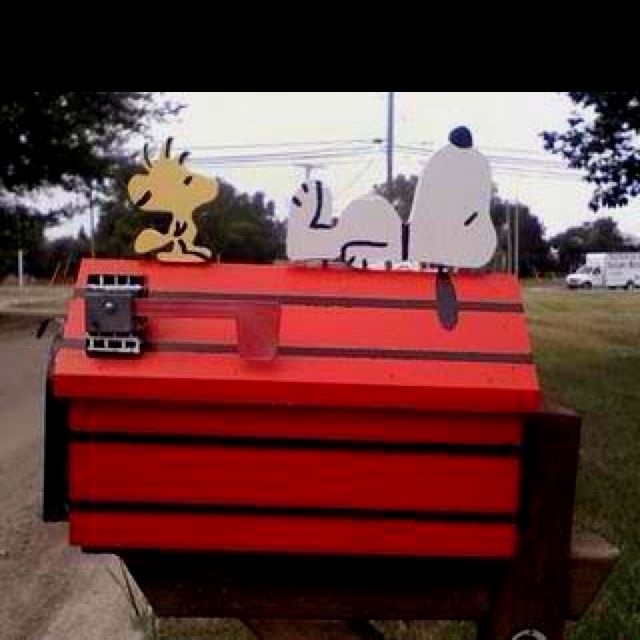 Detail Snoopy Dog House Mailbox Nomer 4