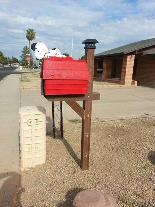 Detail Snoopy Dog House Mailbox Nomer 5