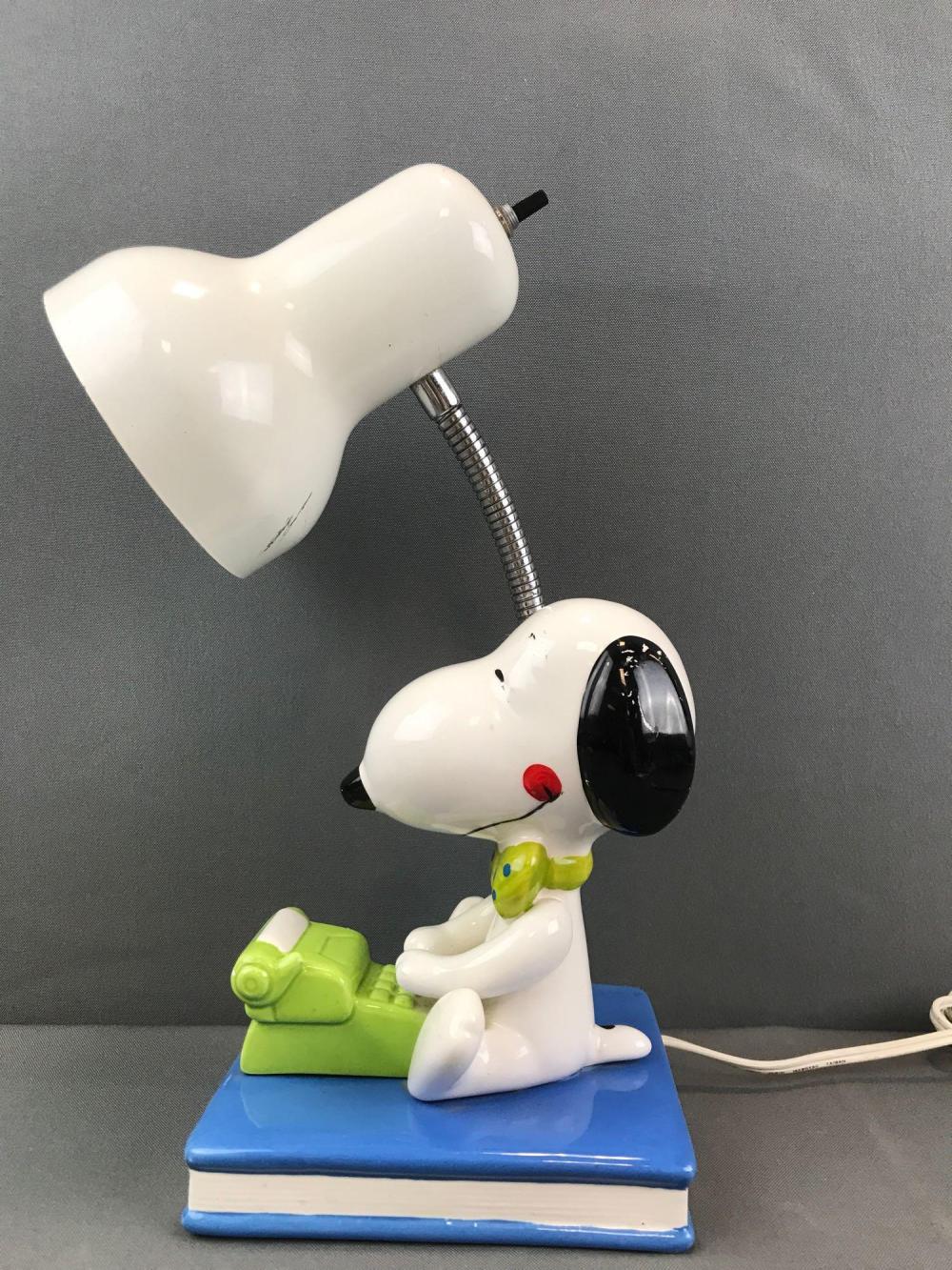 Detail Snoopy Dog Lamp Nomer 32