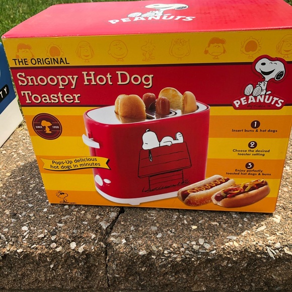 Detail Snoopy Hot Dog Toaster Nomer 13