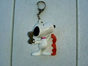 Detail Snoopy Keychain Nomer 6