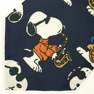 Detail Snoopy Saxophone Nomer 12