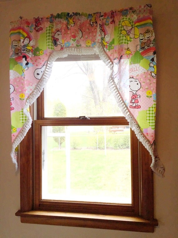 Detail Snoopy Window Curtains Nomer 5