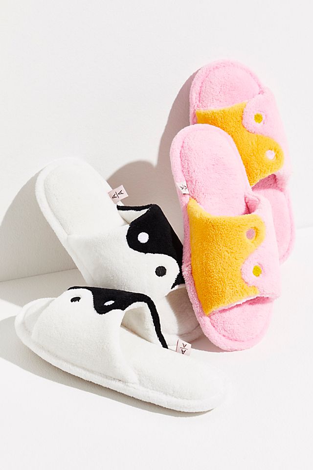 Detail Yin And Yang Sandals Nomer 11