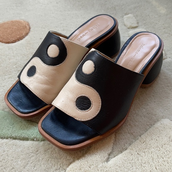 Detail Yin And Yang Sandals Nomer 16