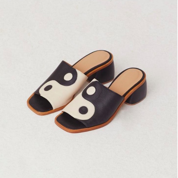 Detail Yin And Yang Sandals Nomer 3