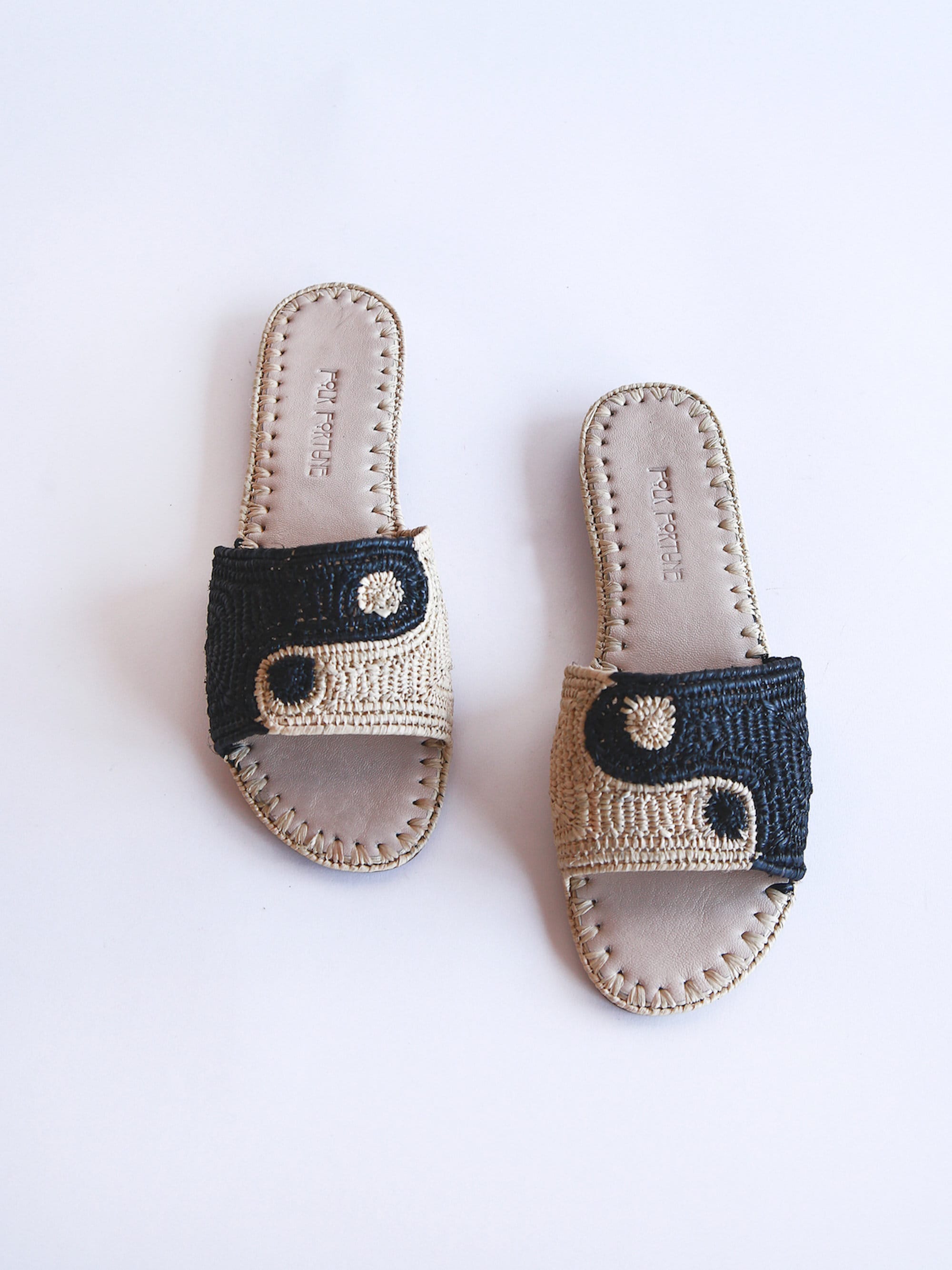 Detail Yin And Yang Sandals Nomer 4