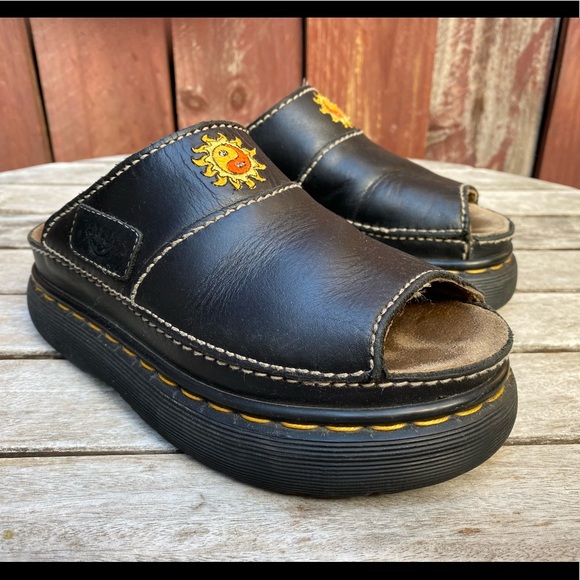 Detail Yin And Yang Sandals Nomer 38