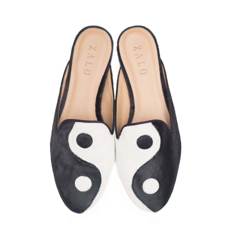 Detail Yin And Yang Sandals Nomer 42