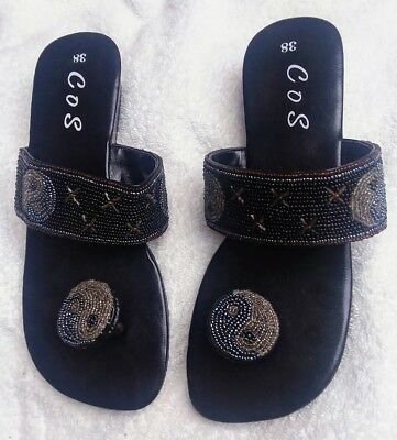 Detail Yin And Yang Sandals Nomer 52
