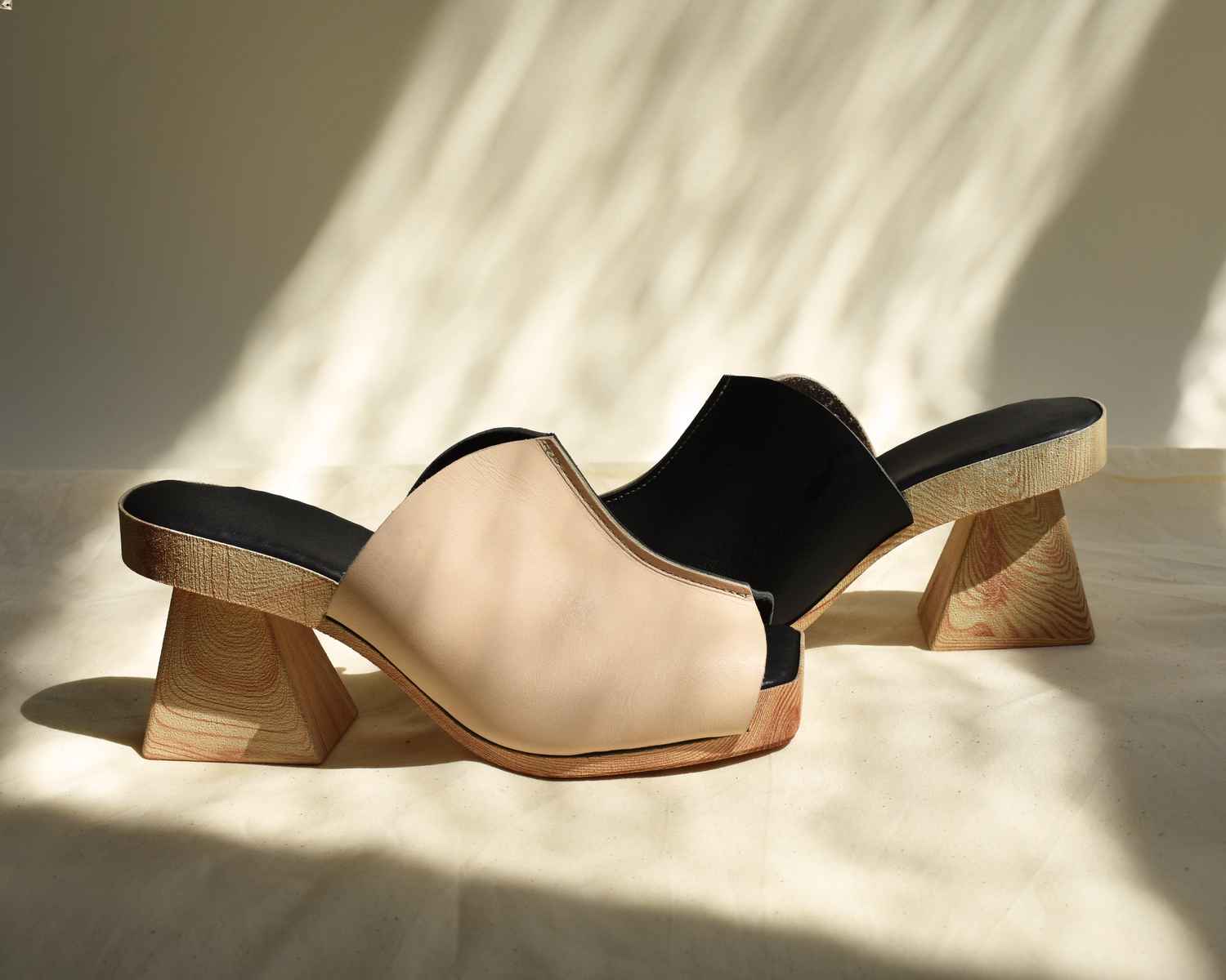 Detail Yin And Yang Sandals Nomer 54