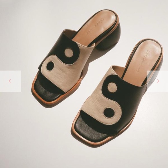 Detail Yin And Yang Sandals Nomer 8