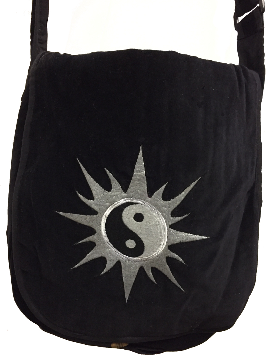 Detail Yin Yang Bucket Bag Nomer 2