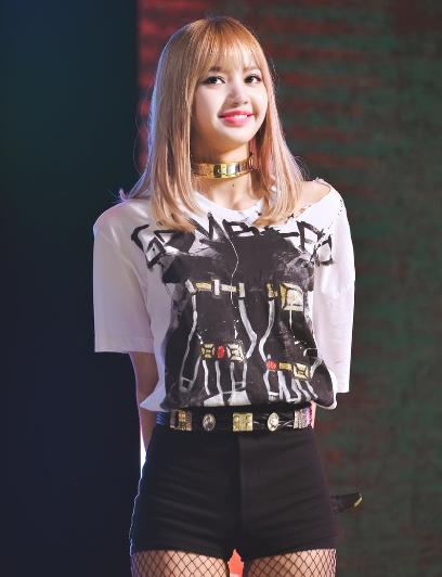 Detail Download Foto Lisa Blackpink Nomer 36