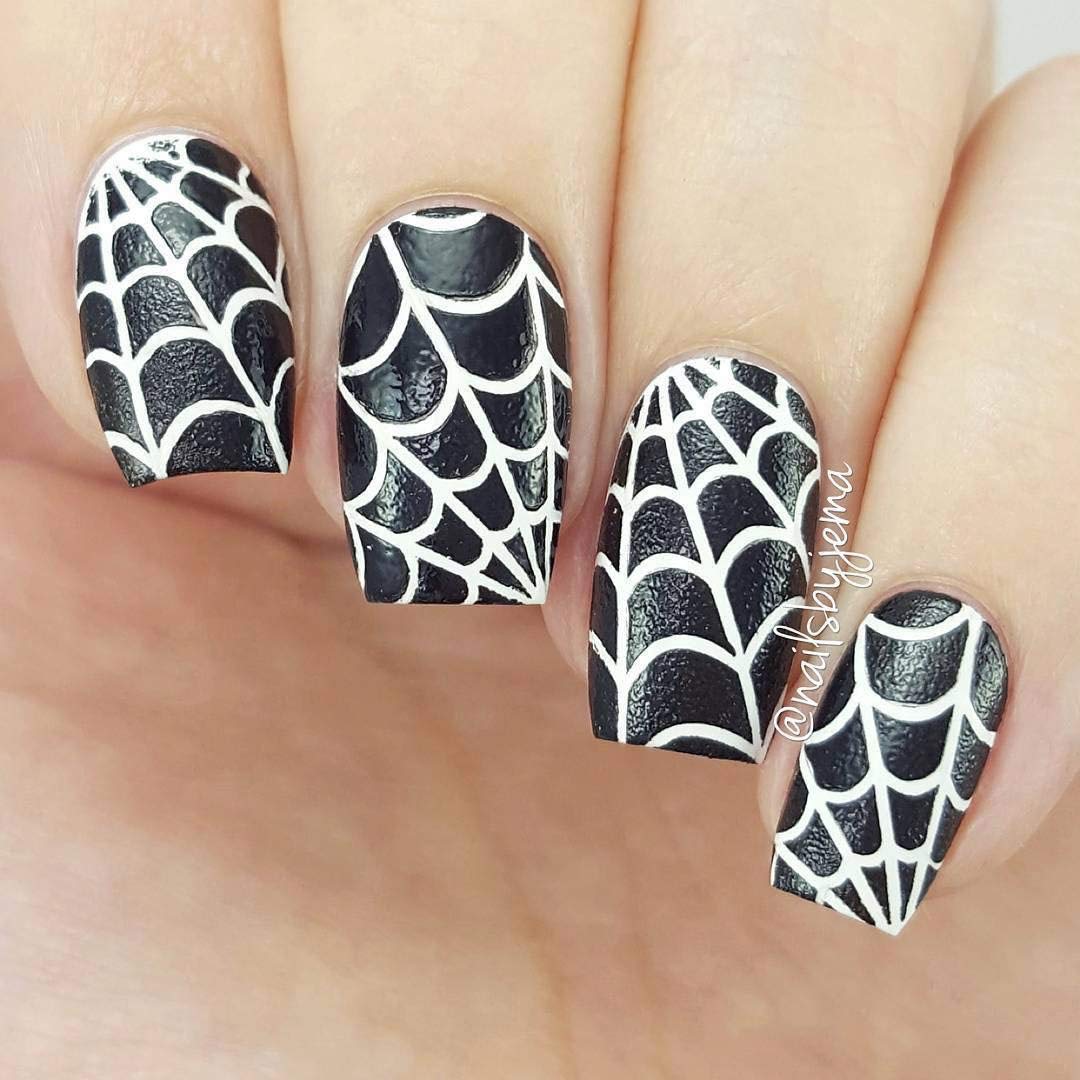 Detail Spider Web Design Nails Nomer 12