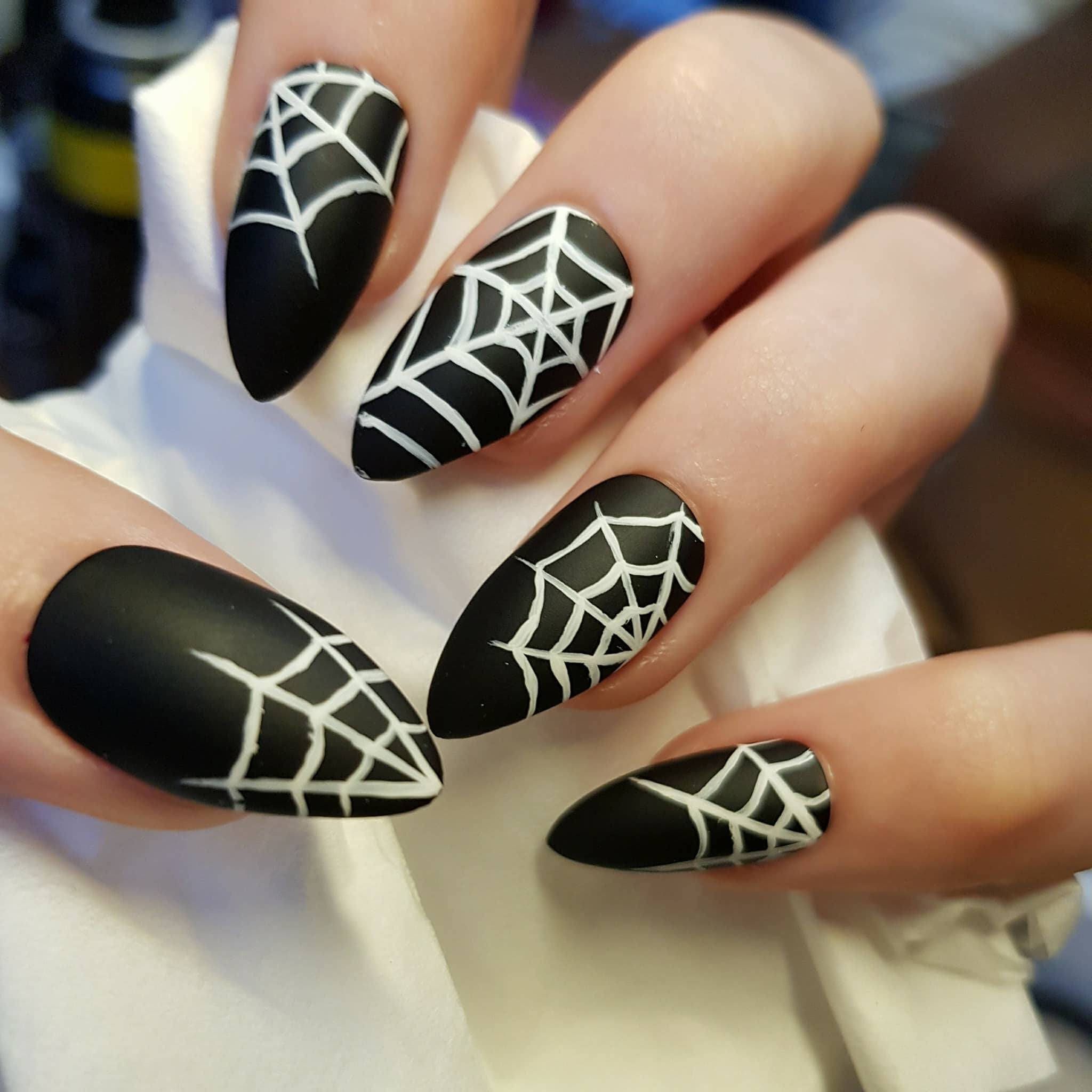 Detail Spider Web Design Nails Nomer 15