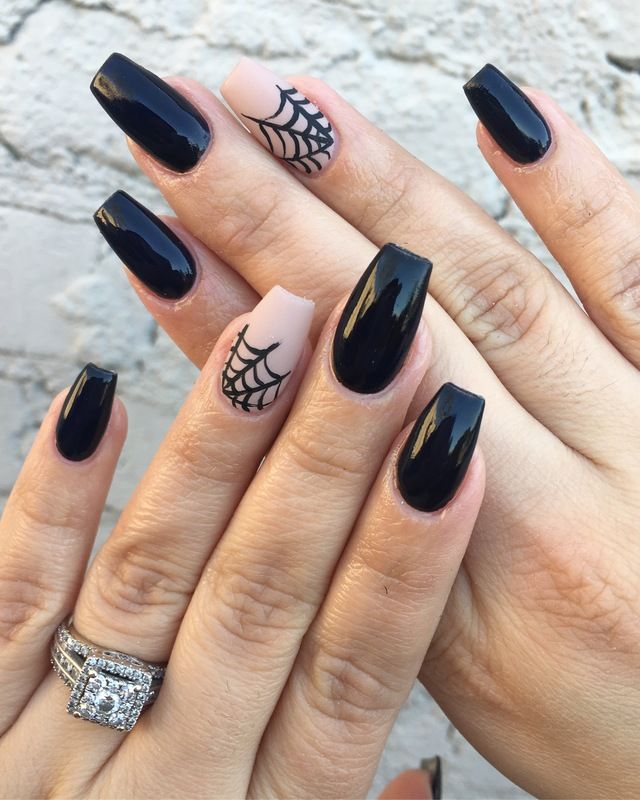 Detail Spider Web Design Nails Nomer 20