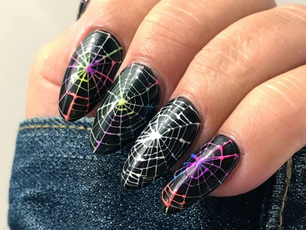 Detail Spider Web Design Nails Nomer 23