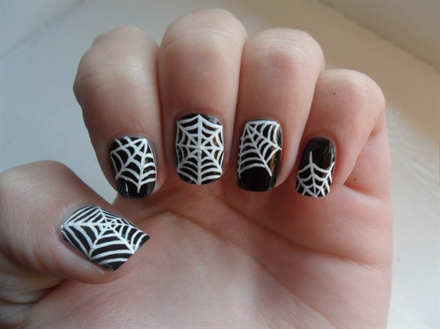 Detail Spider Web Design Nails Nomer 36
