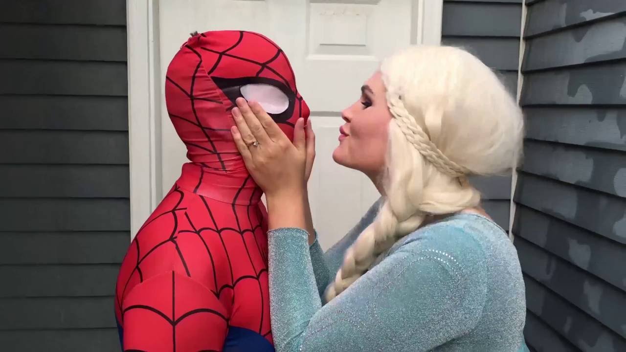 Detail Spiderman And Elsa Kiss Nomer 5