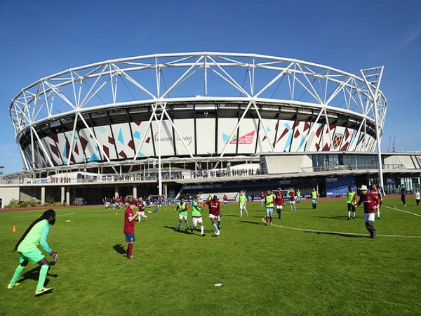 Detail Stadion Sepak Bola Di London Nomer 32