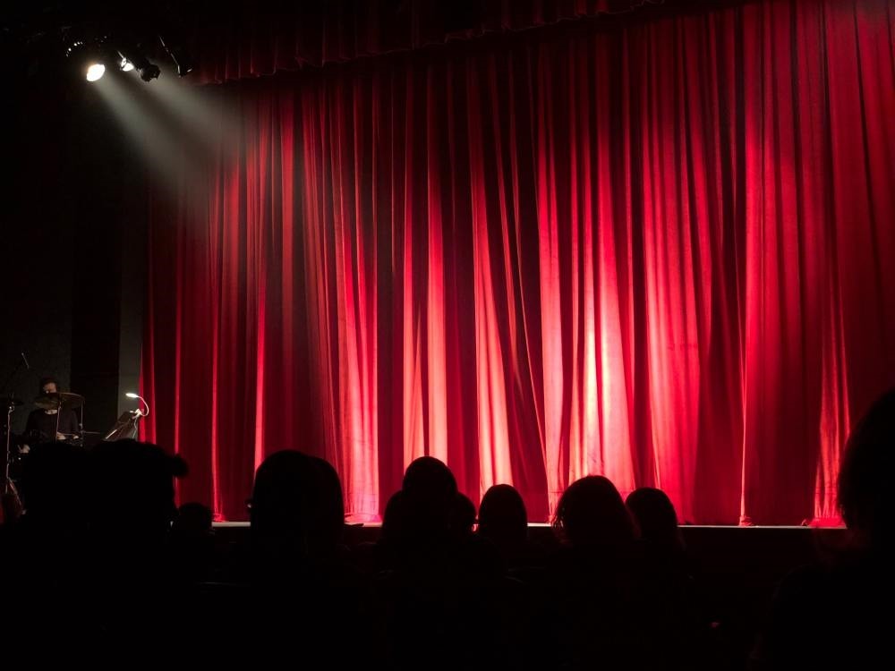 Detail Stand Up Comedy Background Nomer 18