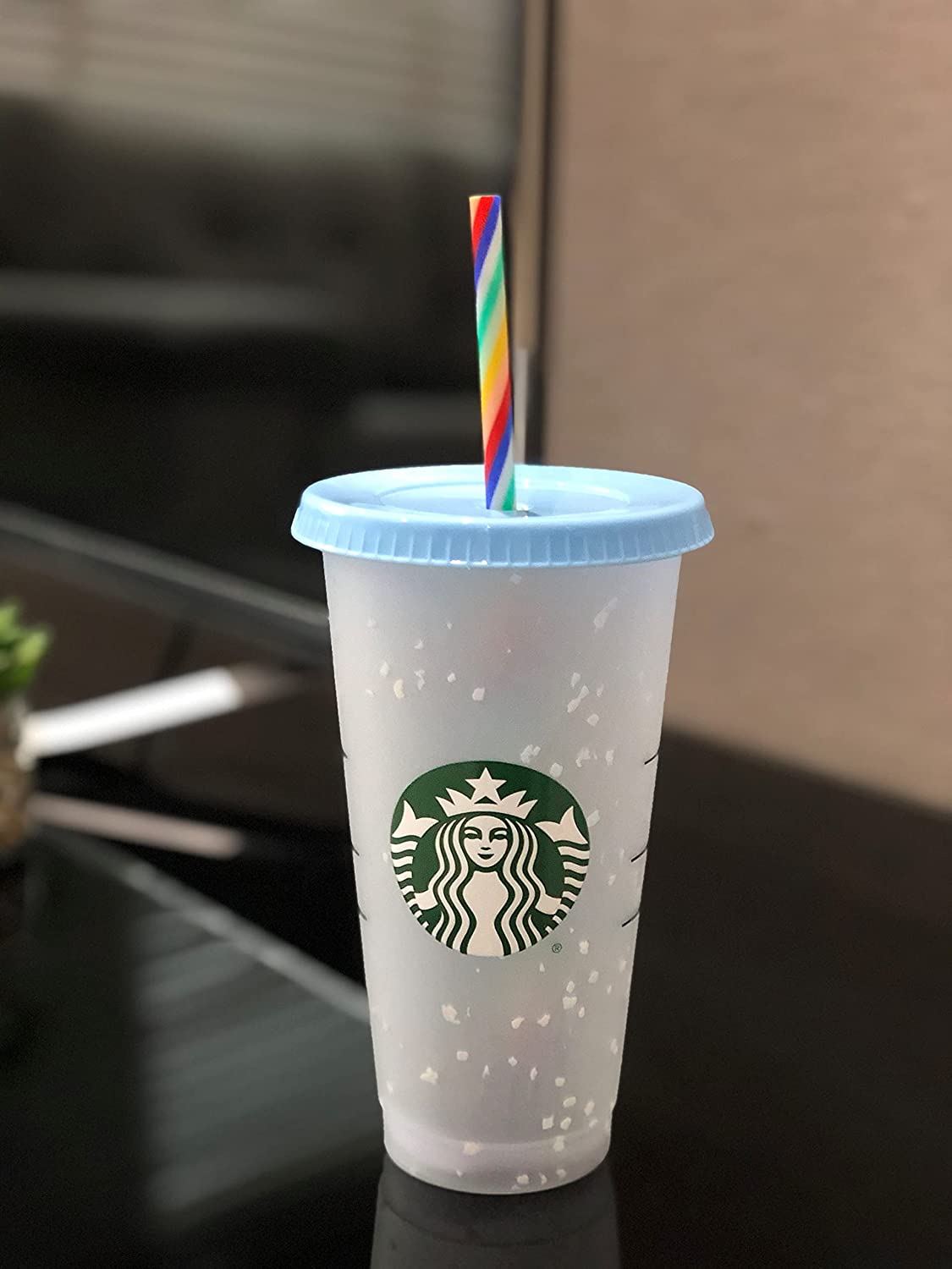 Detail Starbucks Cup Confetti Nomer 3