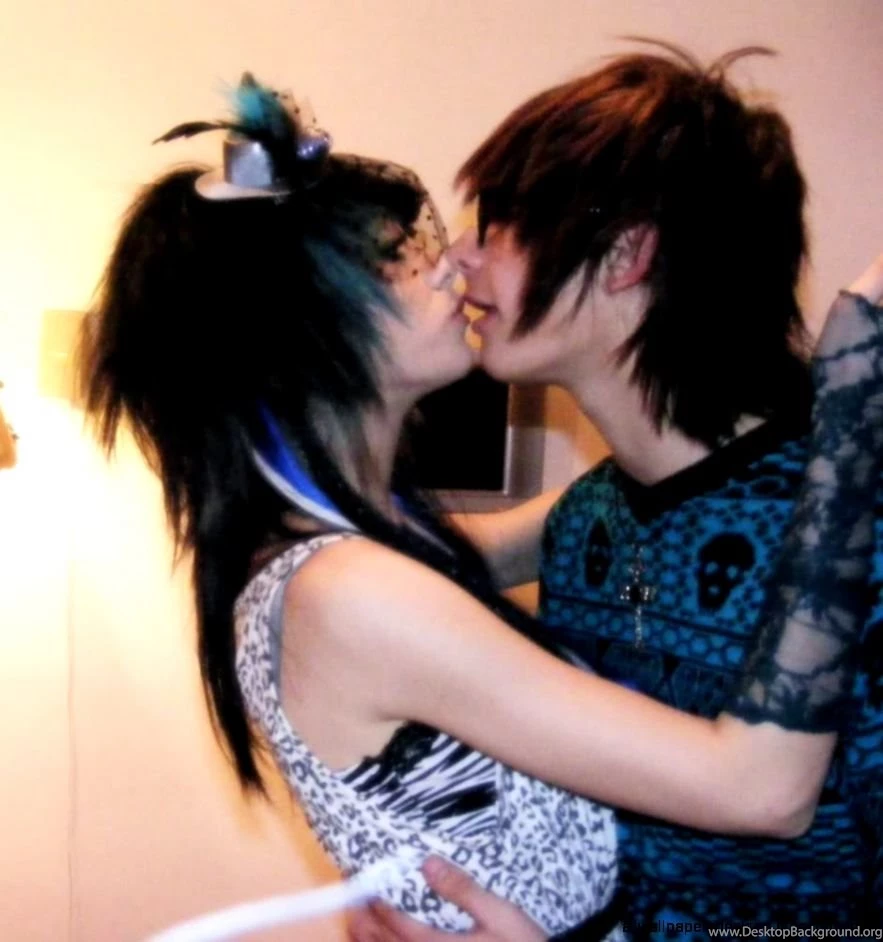 Detail Download Gambar Emo Kiss Nomer 16