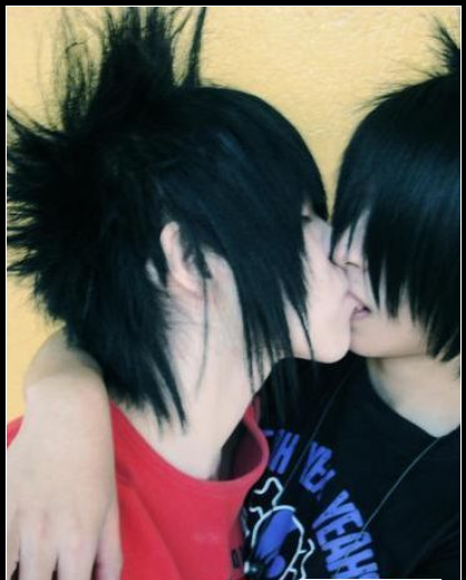 Detail Download Gambar Emo Kiss Nomer 20