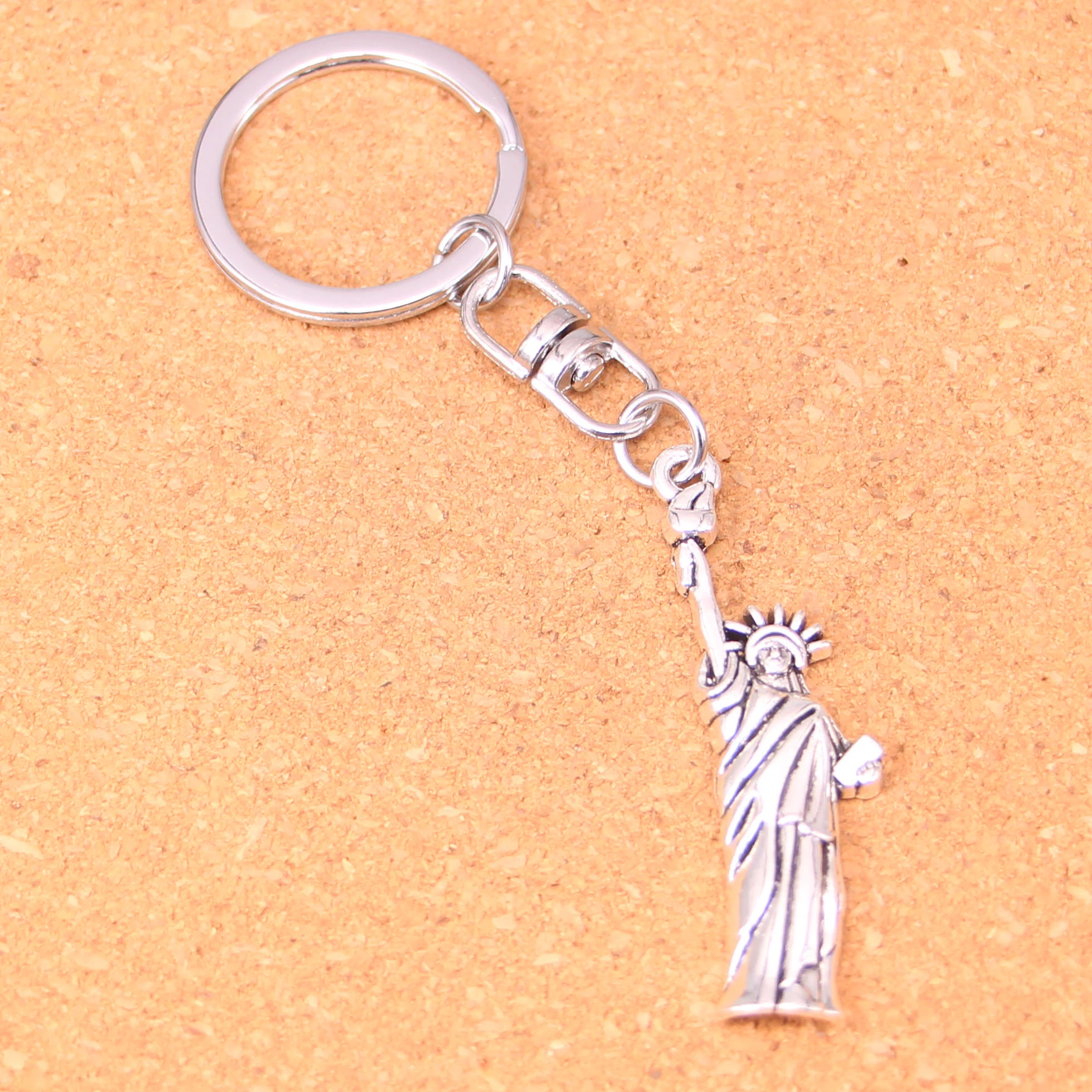 Detail Statue Of Liberty Keychain Nomer 52