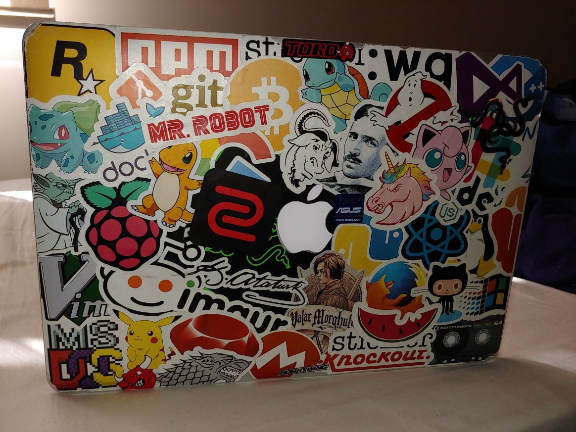 Sticker Bombing Macbook - KibrisPDR