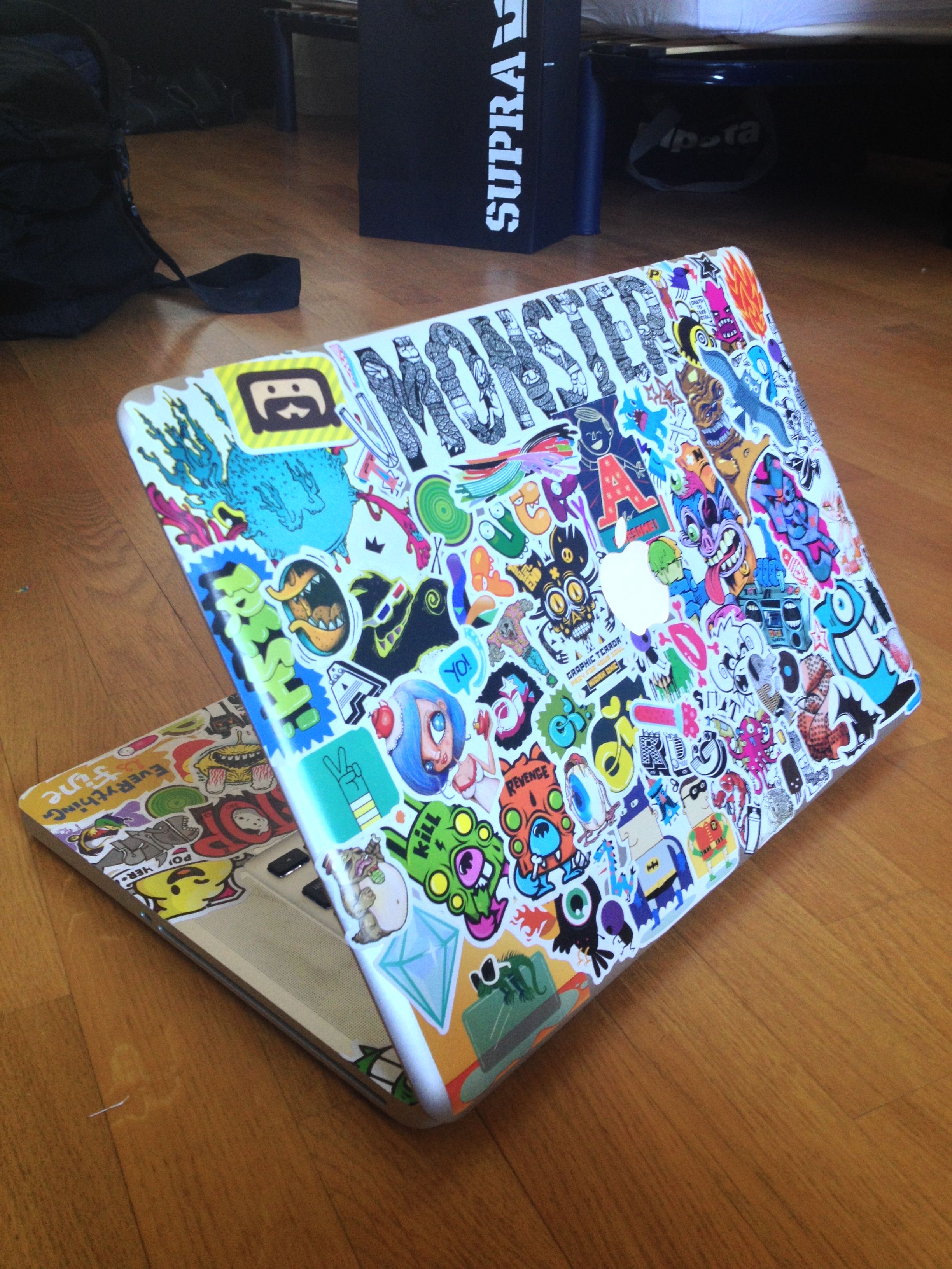 Detail Sticker Bombing Macbook Nomer 9