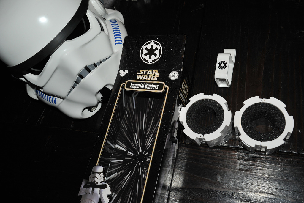 Detail Stormtrooper Handcuffs Nomer 17